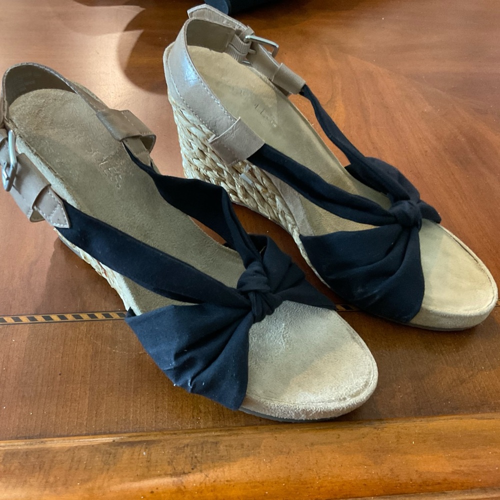 AEROSOLES Black Knot-Front Espadrille Wedge Sandals with Tan Straps